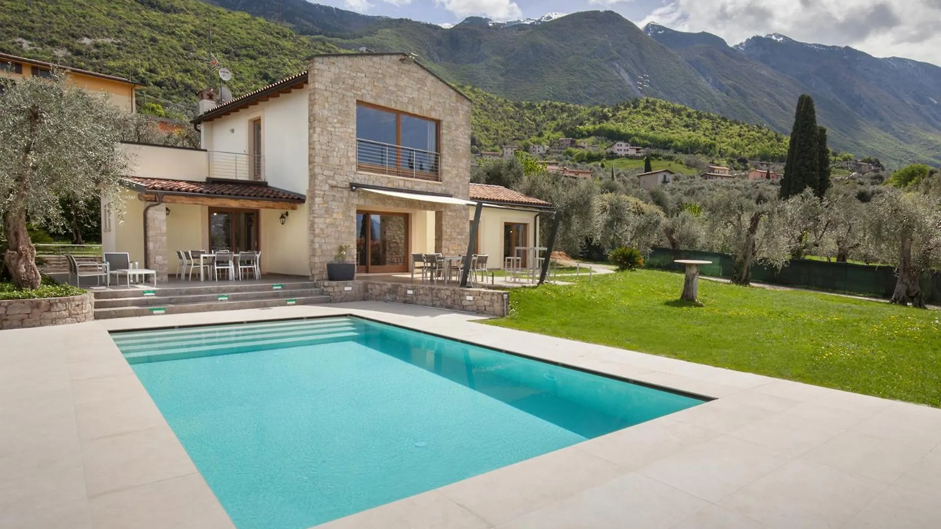 Villa Cipressi - Luxuri Lounge - Malcesine