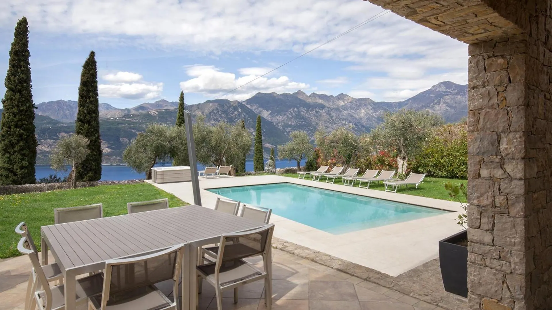 Villa Cipressi - Luxuri Lounge - Malcesine